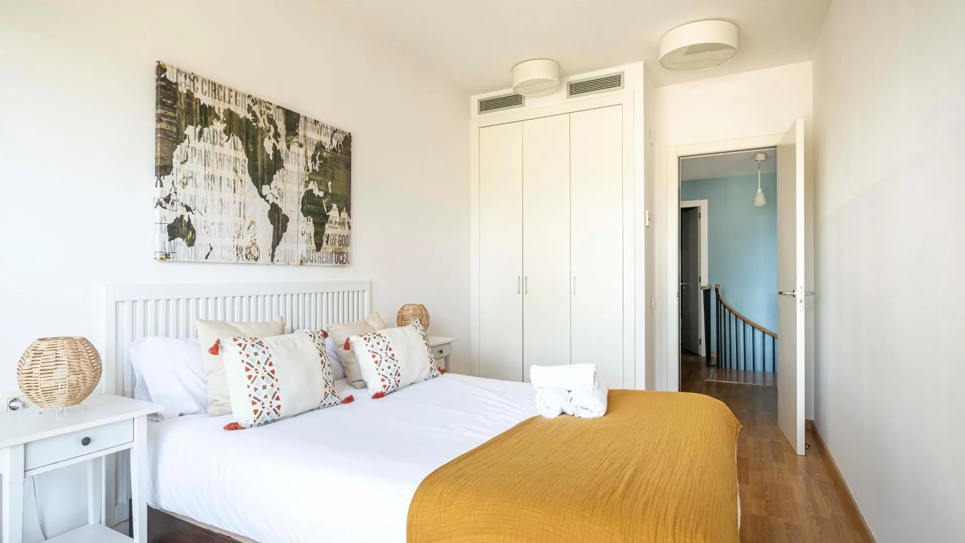 Duplex Fira Bcn And 15' From Bcn City Center With Pool Barcelona Spain