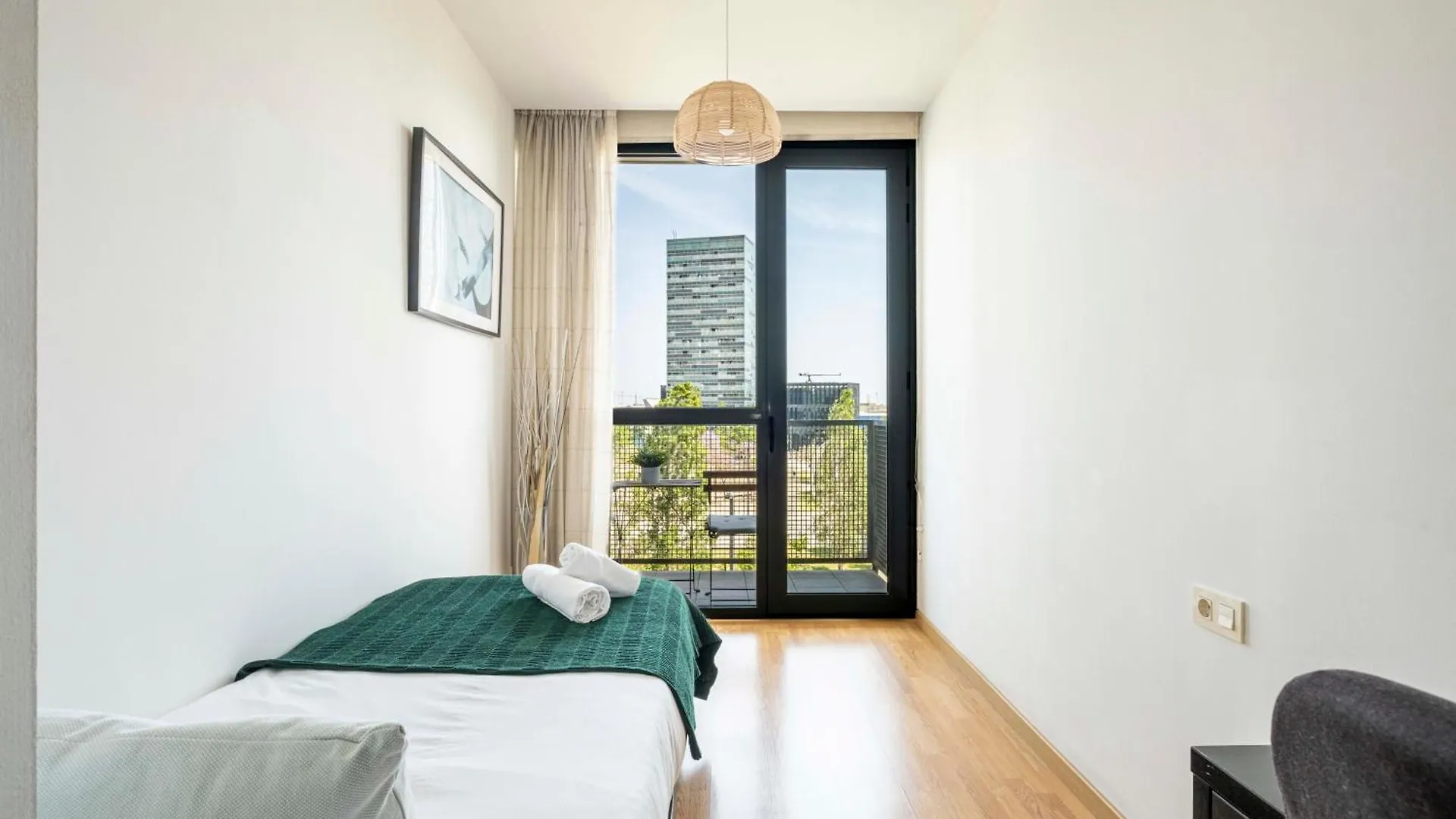 Duplex Fira Bcn And 15' From Bcn City Center With Pool Barcelona Apartment