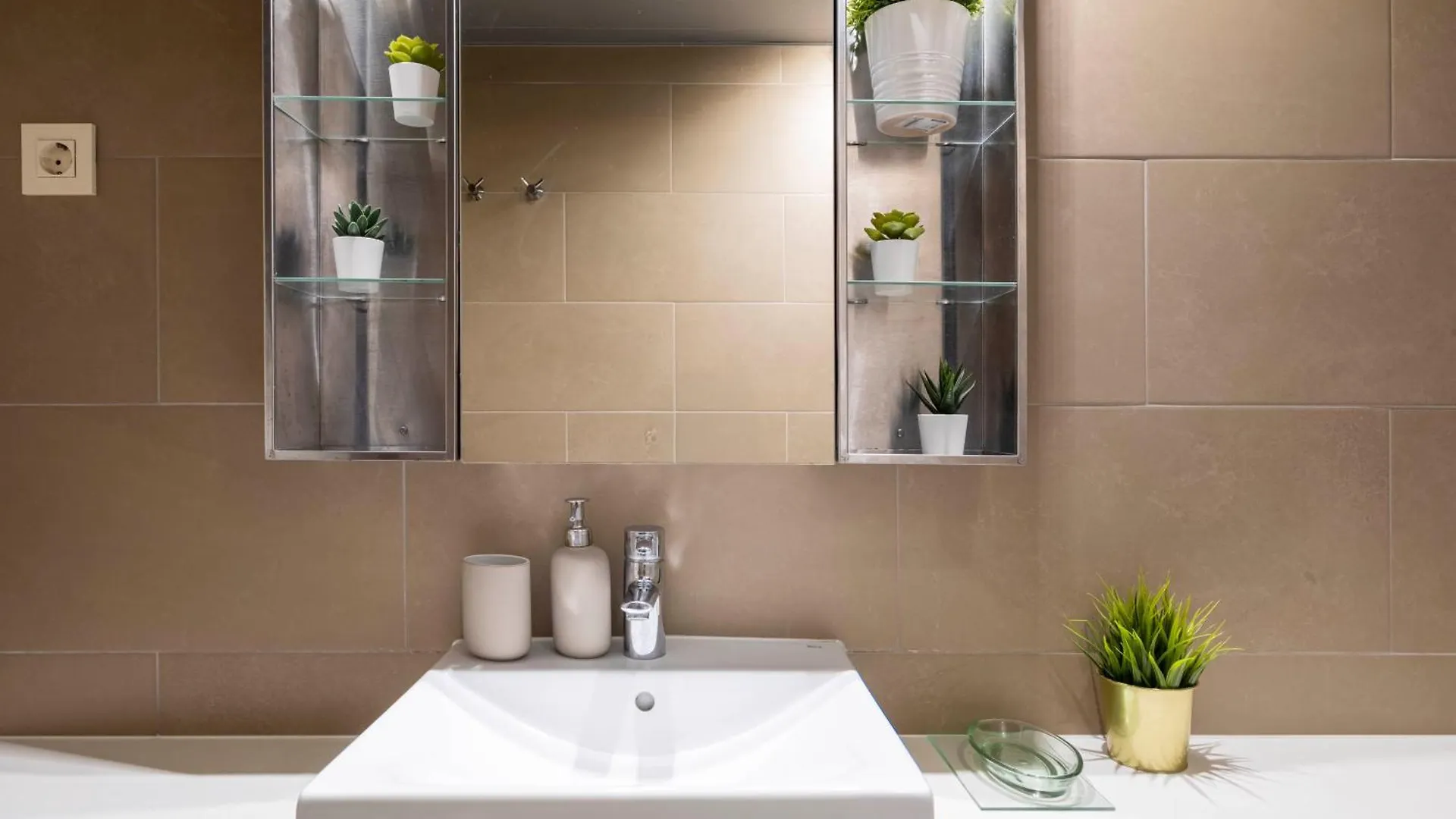 Duplex Fira Bcn And 15' From Bcn City Center With Pool Barcelona Spanien