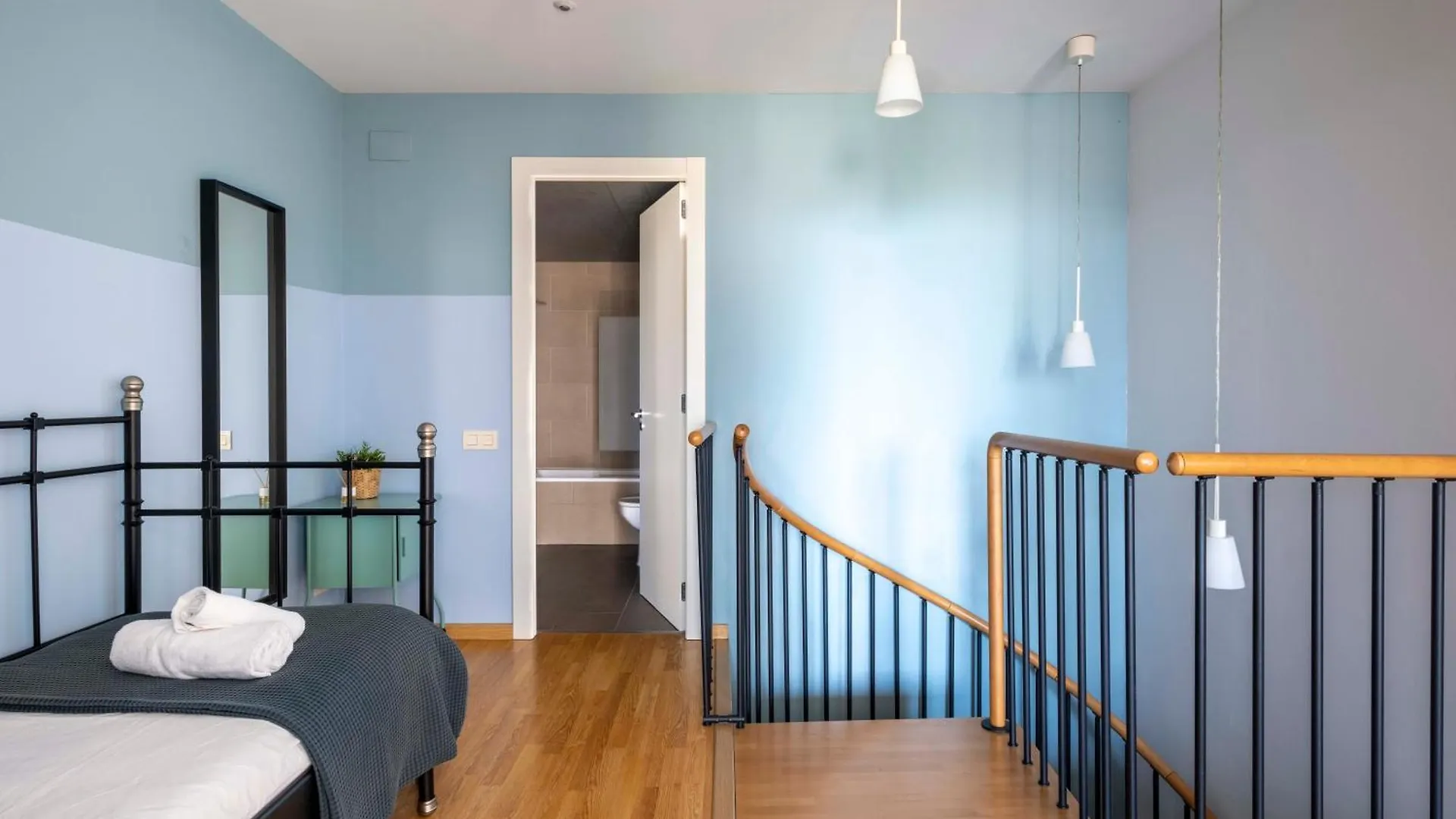 Apartment Duplex Fira Bcn And 15' From Bcn City Center With Pool Barcelona Spain