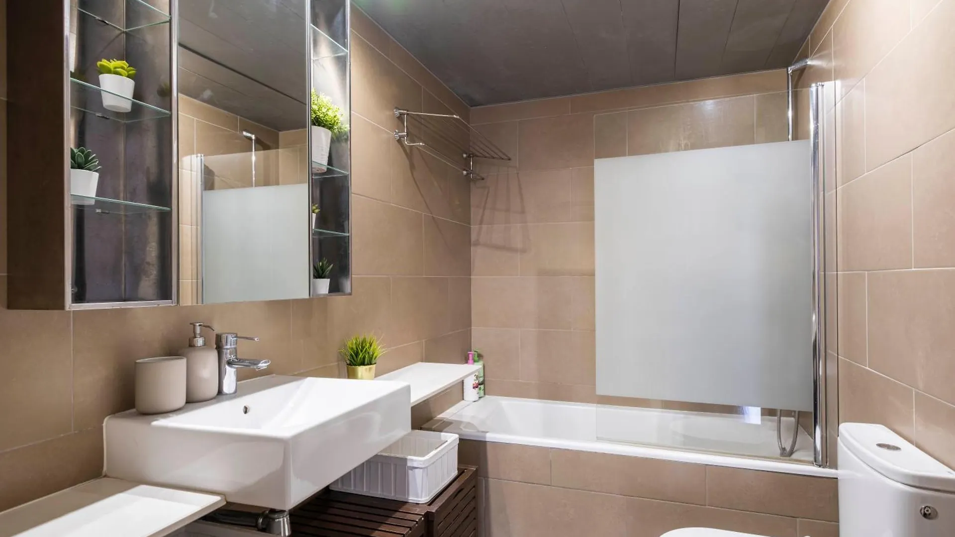 Duplex Fira Bcn And 15' From Bcn City Center With Pool Barcelona 0*,  Spanien